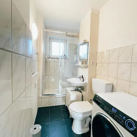 Monty - Kitchen - Washer - Free Parking - Smart-tv Apartmán *